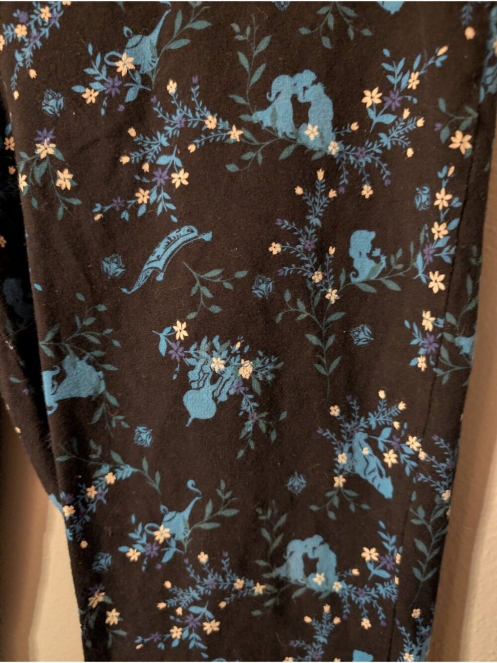 Disney Torrid Womens Size 2/2X Aladdin Floral Leggings Black Blue Magic Carpet - Picture 2 of 5